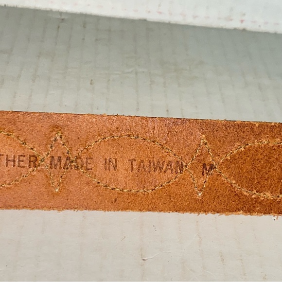 Vintage Brown Genuine Leather Western Belt with White Gunslinger Stitching - Picture 6 of 11